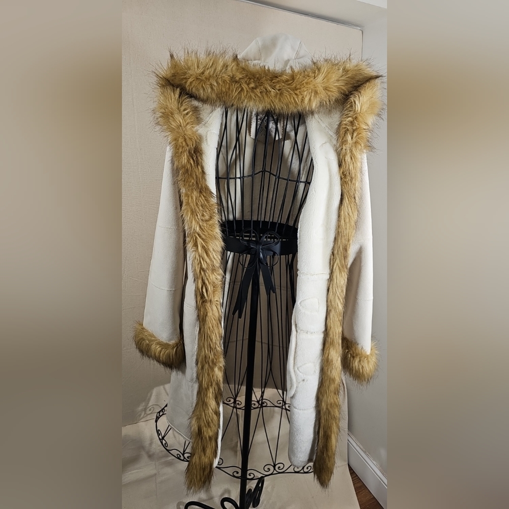 Mid Century Small cream coat